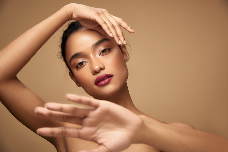 Смуглая девушка