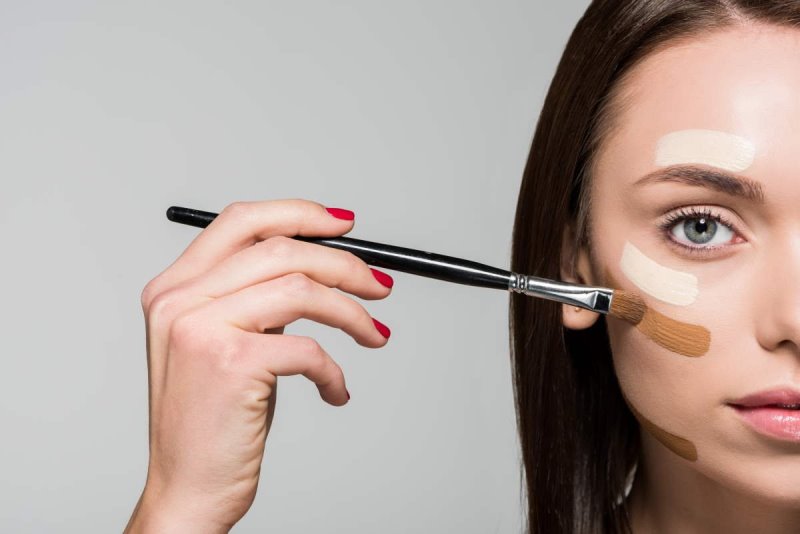 Нанесение тонального средства