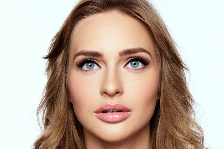 Завороженный взгляд девушки