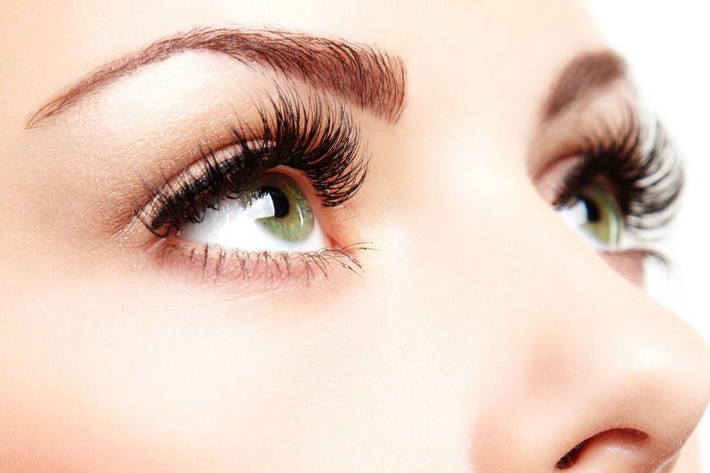 Красивые ресницы у девушки