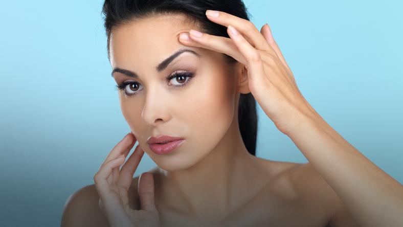 Девушка готовится к круговой подтяжке