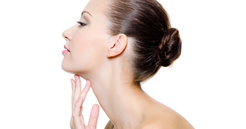 касание к шее