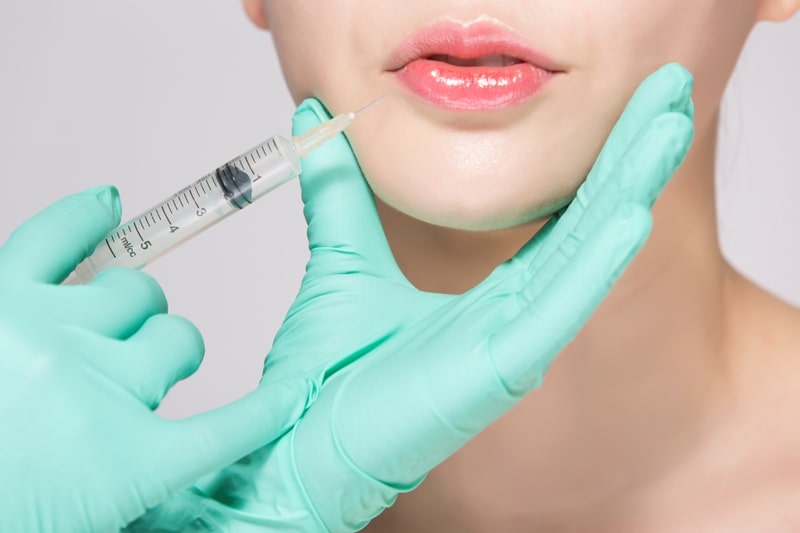 Проводится обучение контурной пластике губ