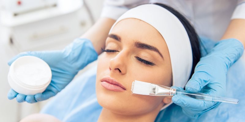 Проводится Голливудский пилинг