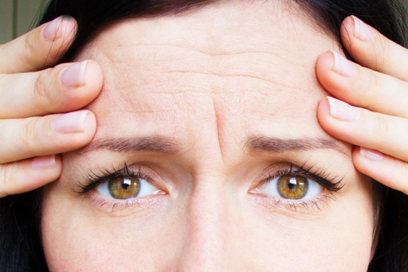 Складка между бровями