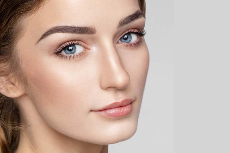 Девушка задумалась