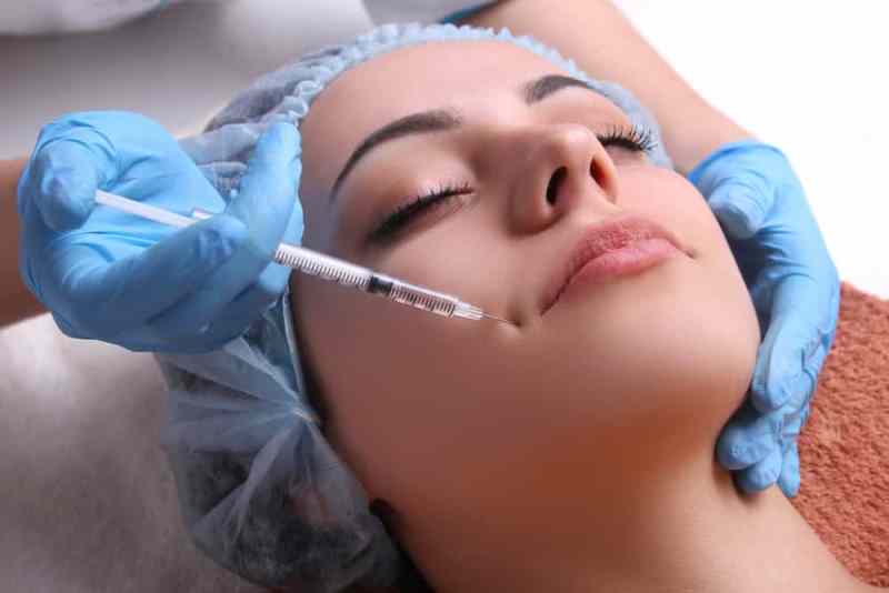 Укол возле губ