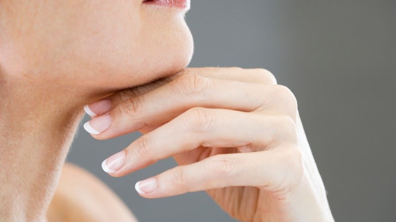 Касание подбородка