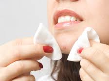 Как правильно выдавливать прыщи