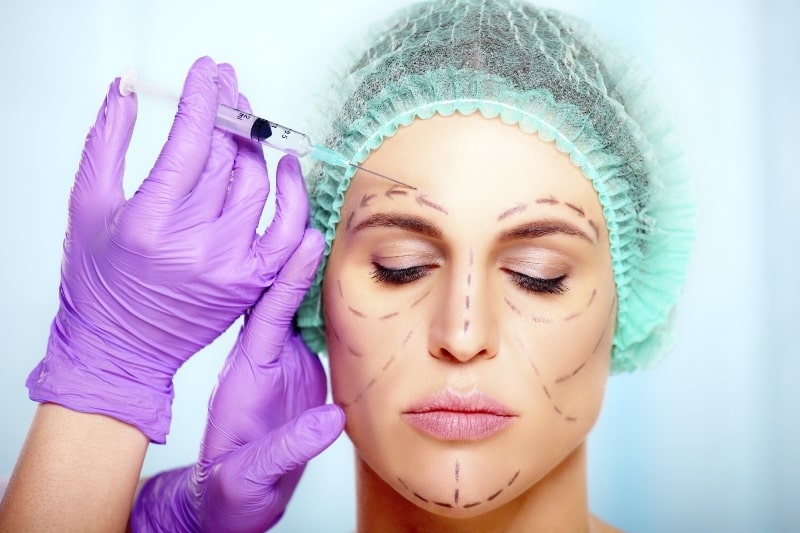 Укол в лицо перед пластикой