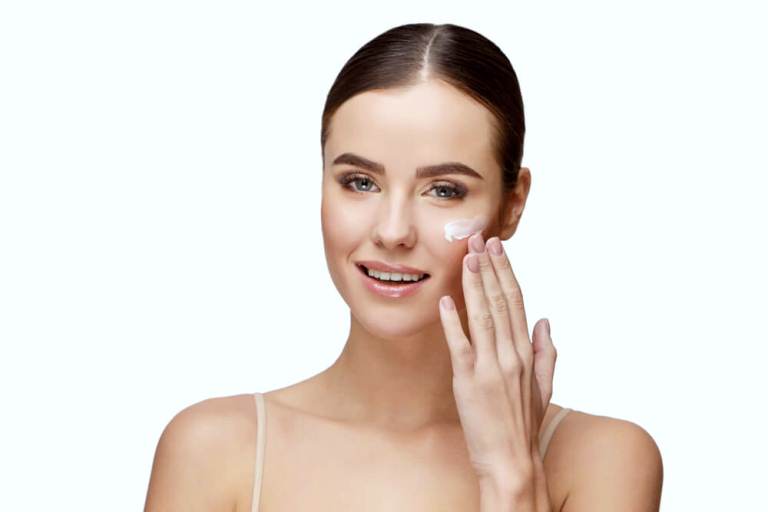 нанесение маски на лицо