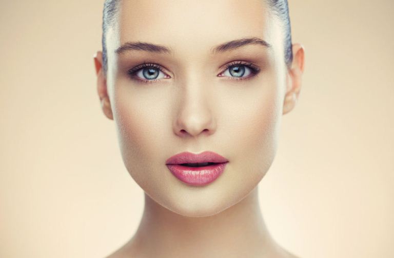 Симпатичная девушка