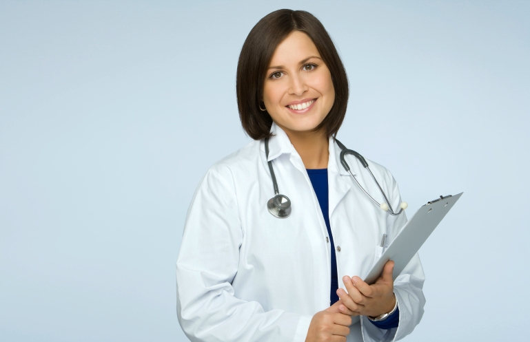 Врач улыбается