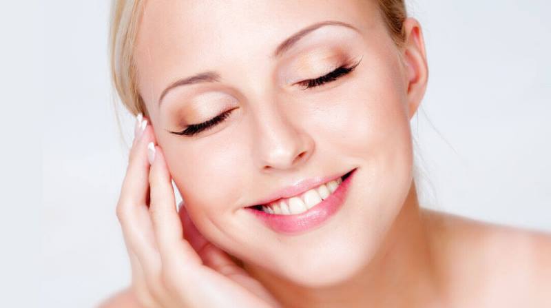 Девушка с закрытыми глазами