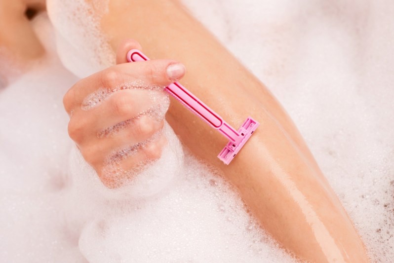 Бритье ног в душе