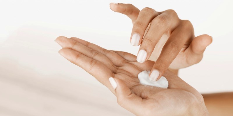 Крем на руке