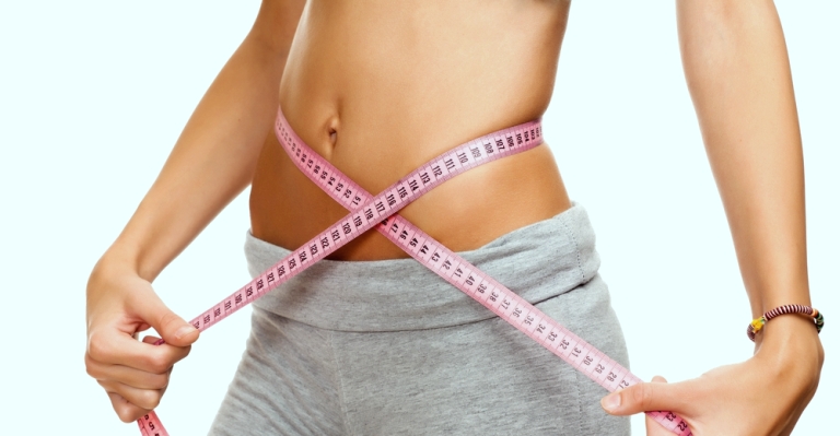 Сантиметровая лента на талии
