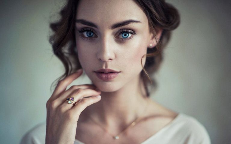 Касание лица