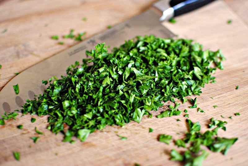 Нарезанная петрушка