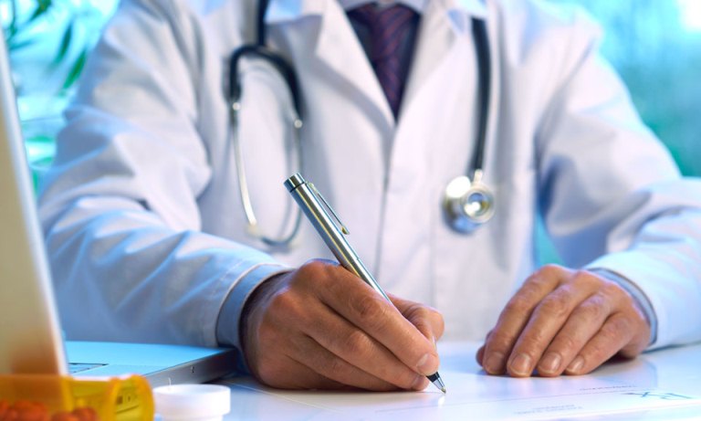 Доктор в клинике Скандинавия