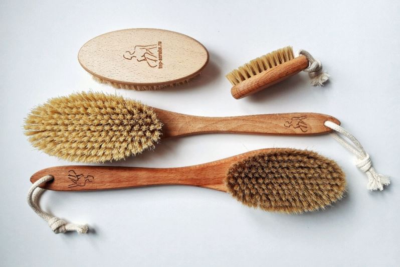 Разные щетки для массажа