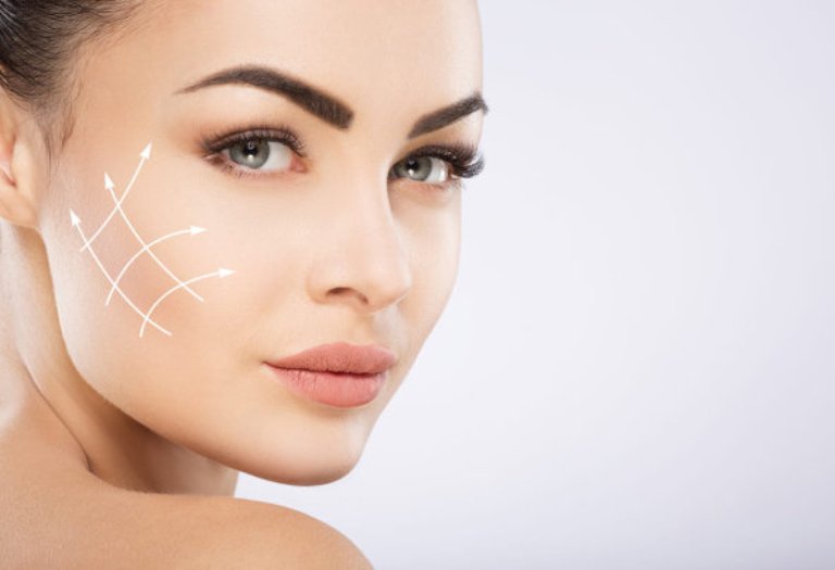 стрелки на лице девушка