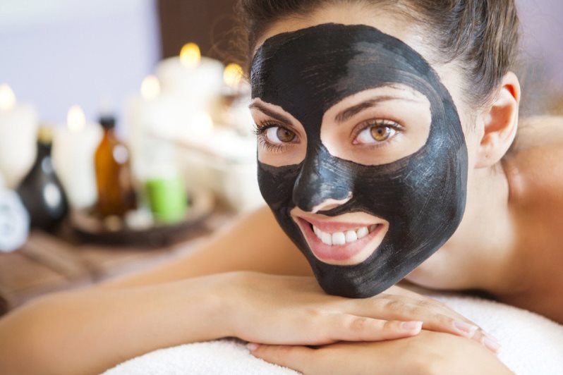 Маска на лице с мумие