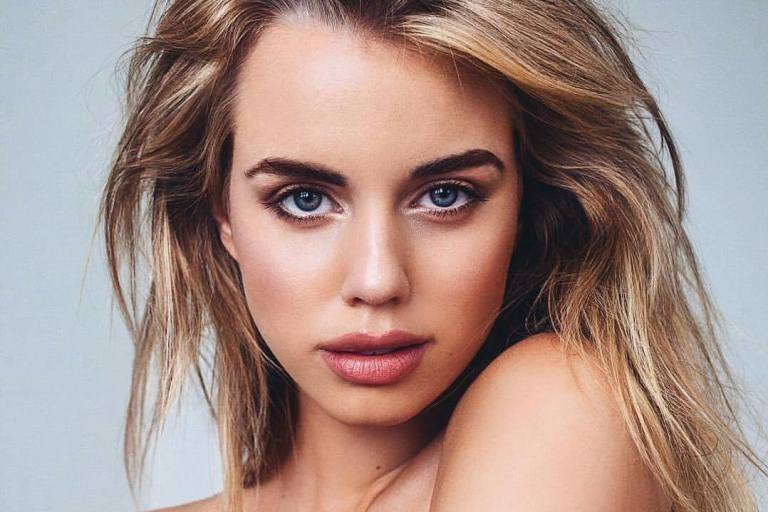 Красивая девушка