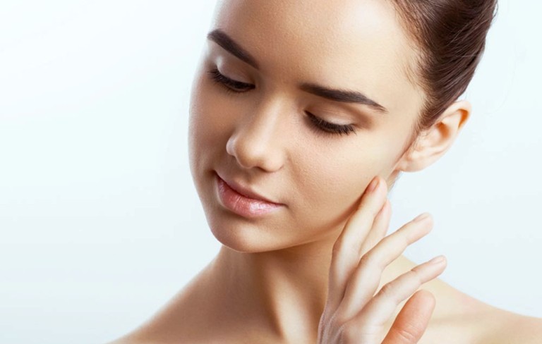 Касание к щеке