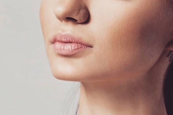 часть женского лица