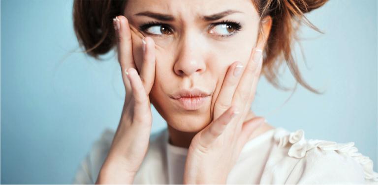 Задумчивая девушка