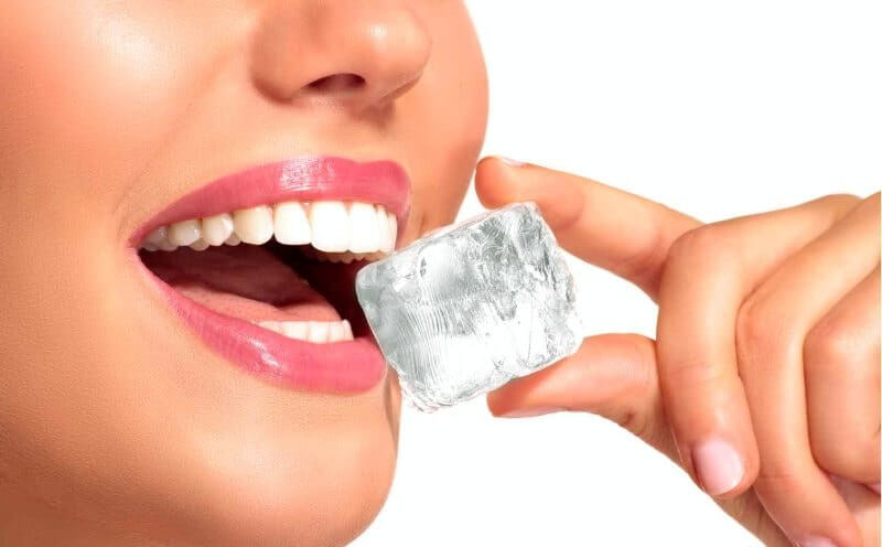 лед возле губ