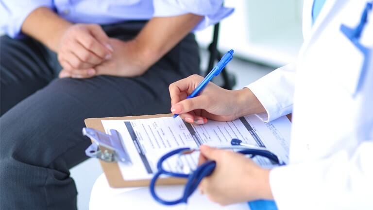 Доктор пишет