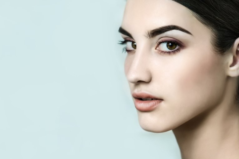 Задумчивая девушка