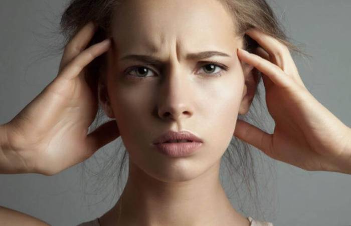 Девушка нахмурилась