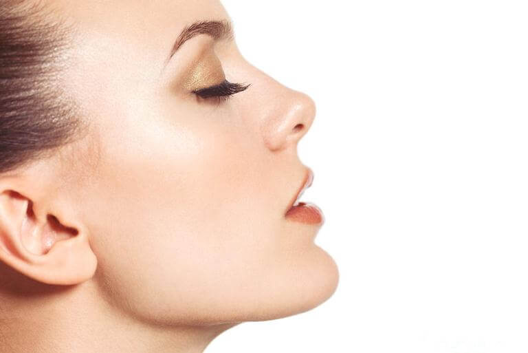 Девушка в профиль