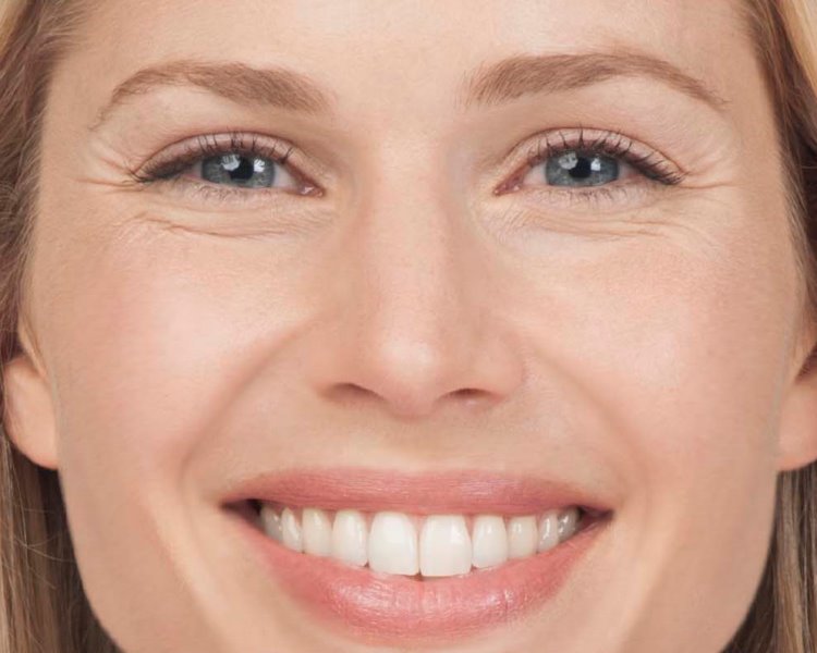 девушка улыбается