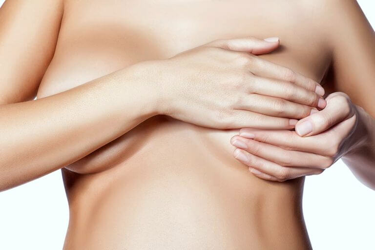 Руки на груди