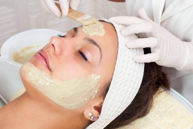 Нанесение пилинга