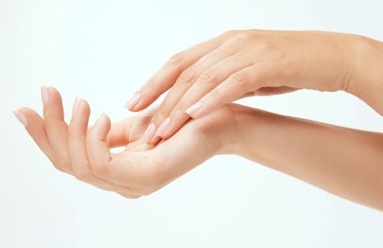 Руки женские