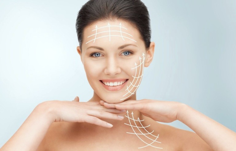 Девушка с линиями на лице