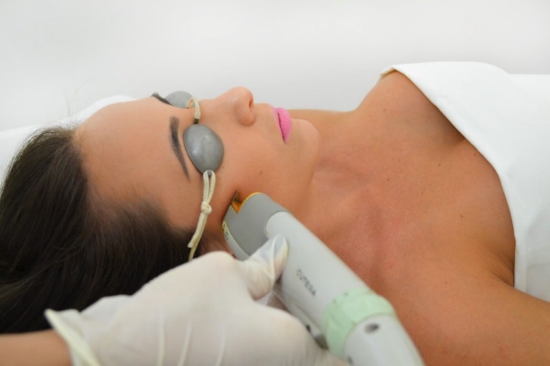 Удаление жировика на лице лазером