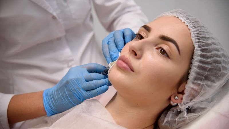 Контурная пластика лица