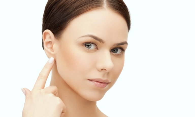 Касание к уху