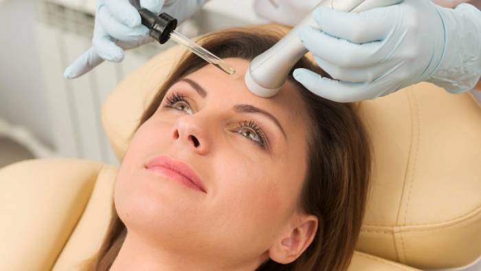 Проводится безинъекционная мезотерапия