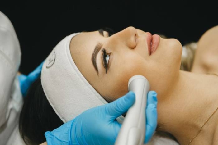 Безинъекционная мезотерапия лица в салоне