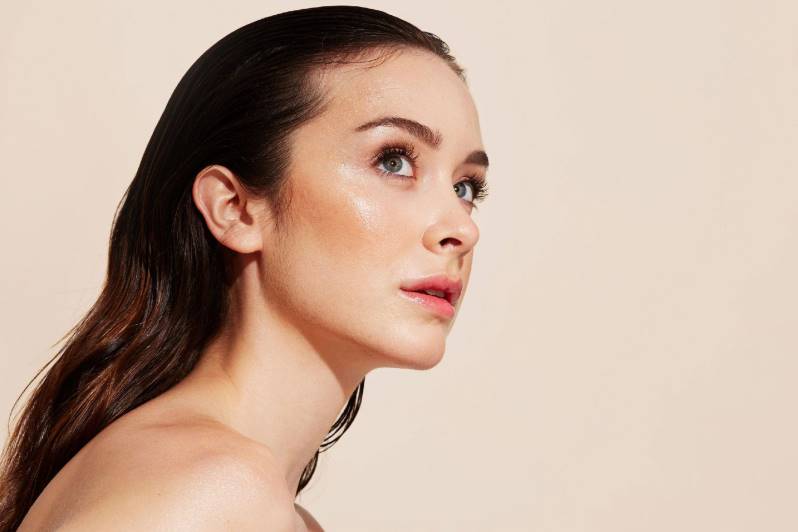 Задумчивая девушка