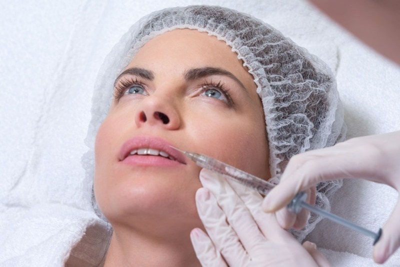 инъекционная биоревитализация лицо девушки