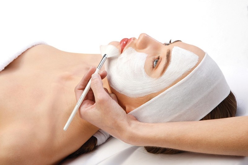 Наносится PQ AGE пилинг