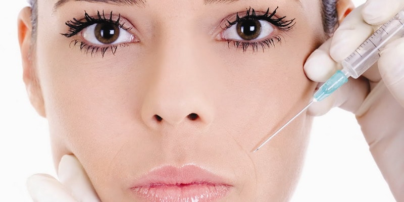 в носогубную складку делают укол